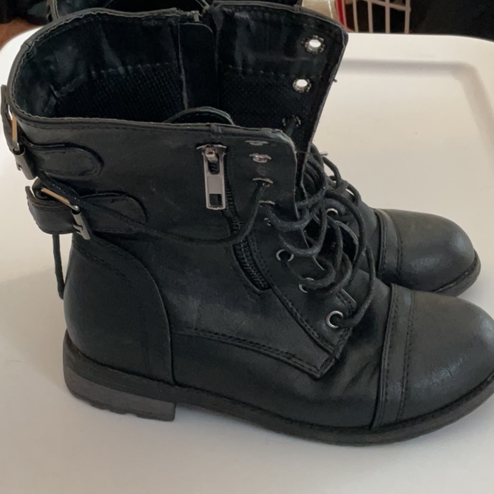Black boot - Picture 3 of 6